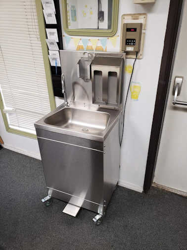 Value-Priced Stainless Steel Foot Pump Operated Portable Sink